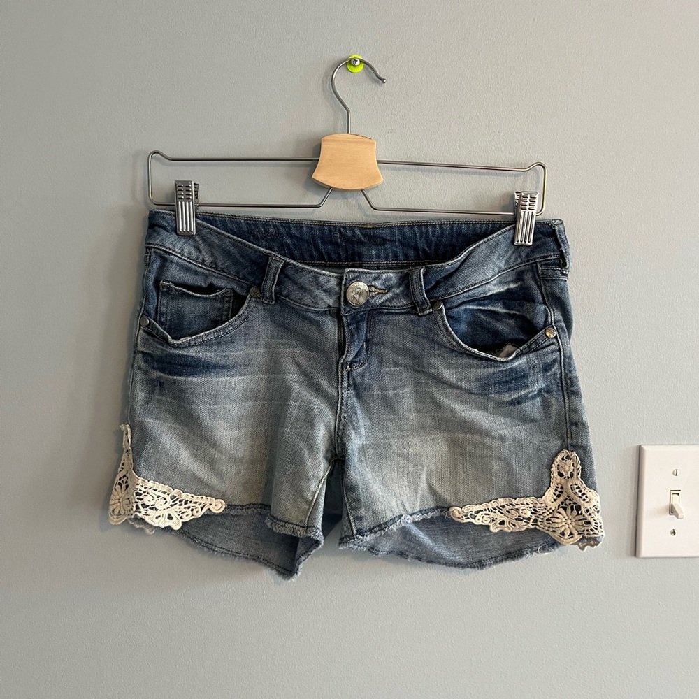 Lace trim jean shorts